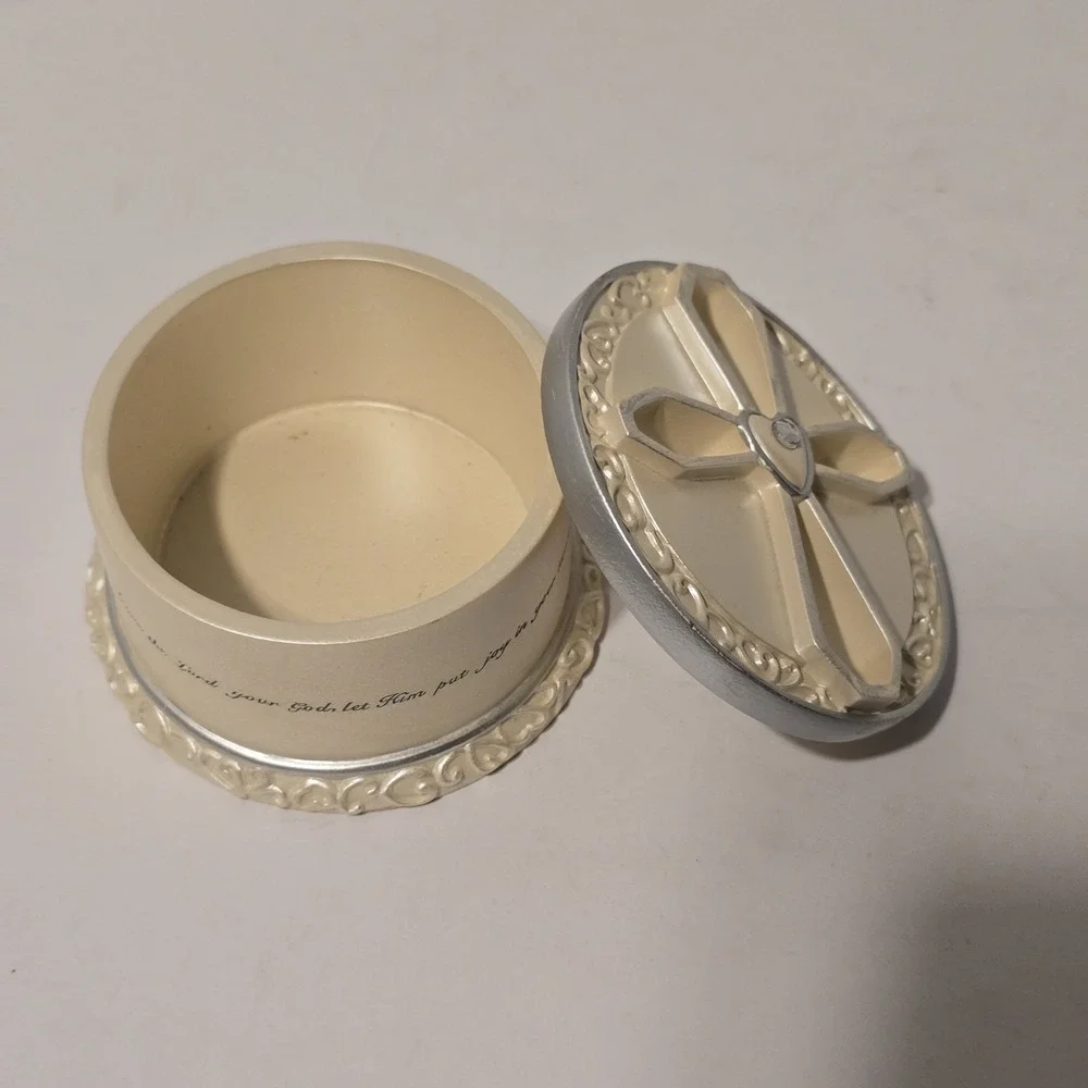 Blu Aura Design Roman Inc Cross Heart Religious Keepsake‎ Jewelry Box Cream